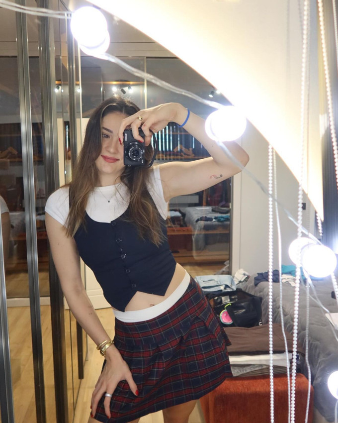 Filenin Sultanı Zehra Güneş liseli kıyafetiyle mankenlere taş çıkardı - Resim: 2