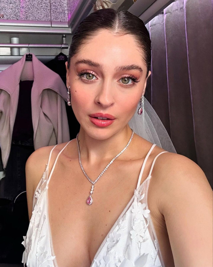 Güzelliğiyle Dubai'yi de sallayan Cemre Baysel'in güzellik sırrı olay oldu - Resim: 1