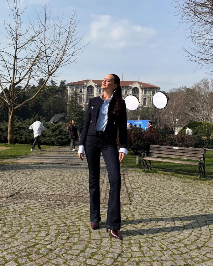 Güzel oyuncu Fahriye Evcen yıllar sonra yeniden üniversiteli oldu - Resim: 3