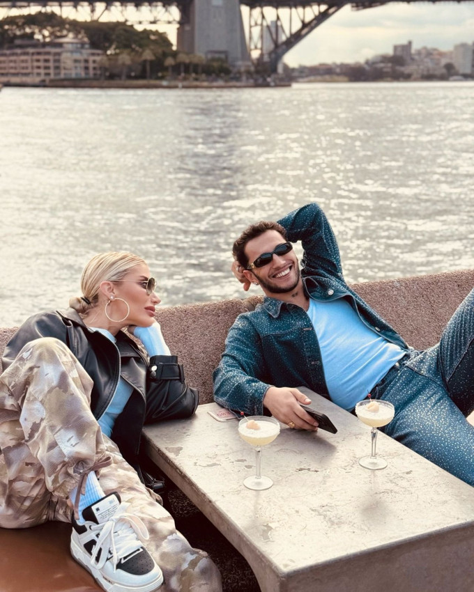 ''Evlenmeden olmaz'' diyen İrem Derici 12 yaş küçük sevgilisine sahneden evlenme teklif etti - Resim: 1