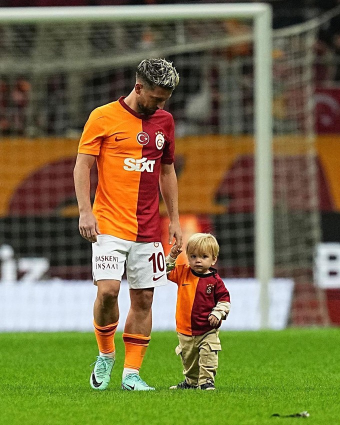 Galatasaray'ı yıkan veda: Yıldız oyuncu sarı-kırmızılı formaya veda etti - Resim: 2