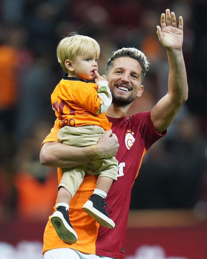 Galatasaray'ı yıkan veda: Yıldız oyuncu sarı-kırmızılı formaya veda etti - Resim: 3