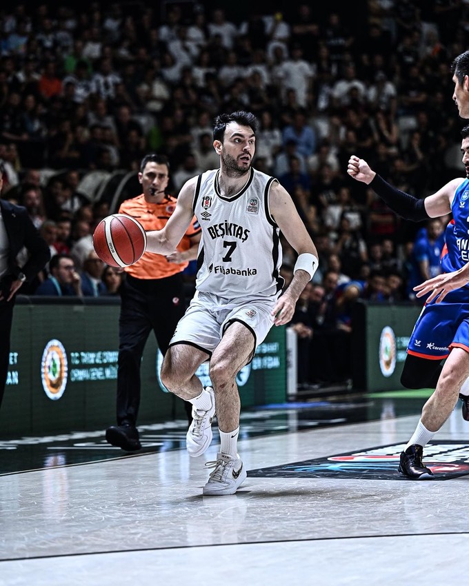 Beşiktaş Fibabanka, Basketbol Süper Ligi yarı finalinde Anadolu Efes'i yıkıp geçti! - Resim: 3