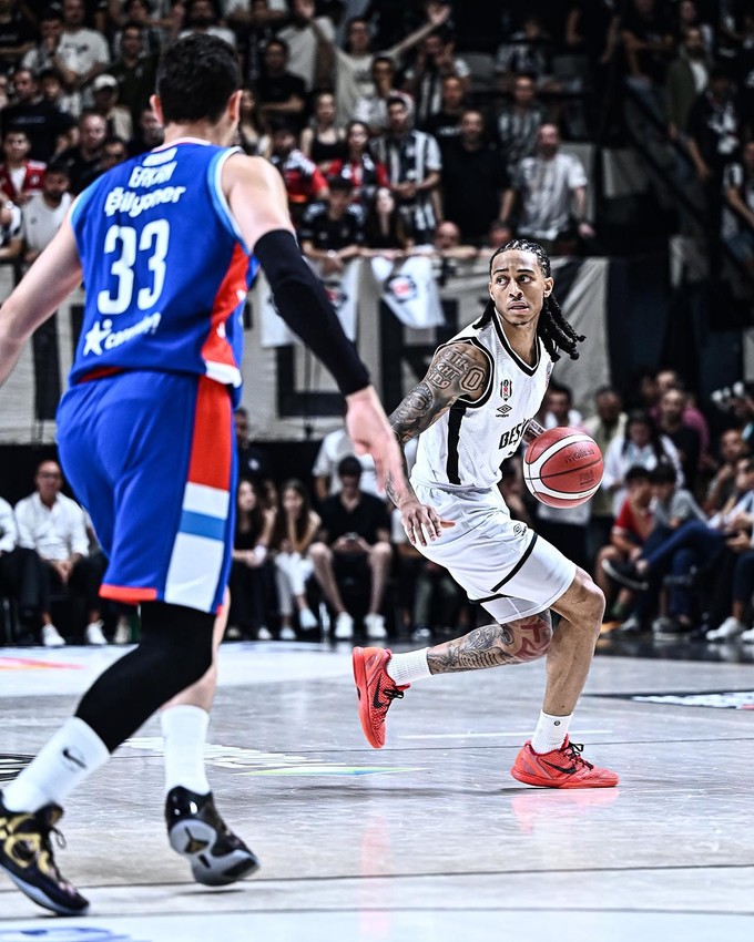 Beşiktaş Fibabanka, Basketbol Süper Ligi yarı finalinde Anadolu Efes'i yıkıp geçti! - Resim: 1
