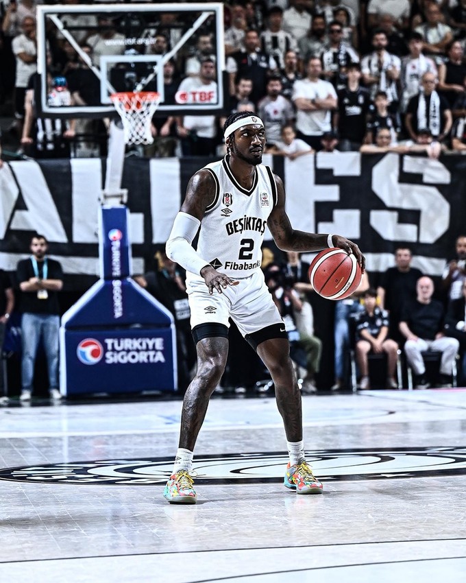 Beşiktaş Fibabanka, Basketbol Süper Ligi yarı finalinde Anadolu Efes'i yıkıp geçti! - Resim: 2