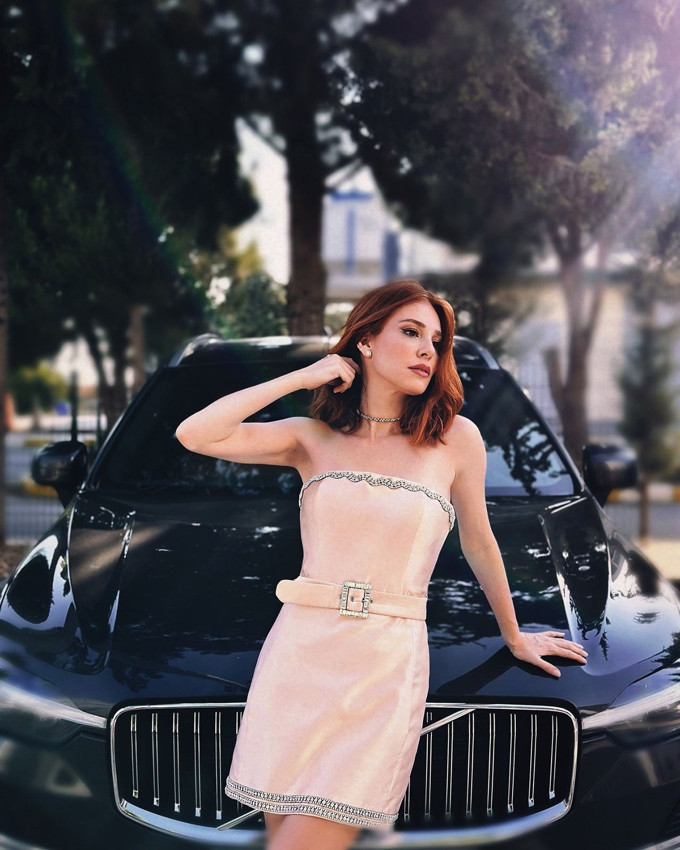 Güzel oyuncu Elçin Sangu hakkında suç duyurusu - Resim: 3