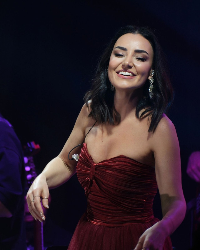 Sahnede fenalaşarak hastanelik olan Sevcan Orhan'ın sağlık durumu belli oldu - Resim: 1