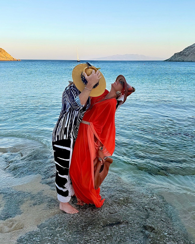 Eda Taşpınar'ın üstsüz yaz tatili pozları ortalığı karıştırdı - Resim: 1