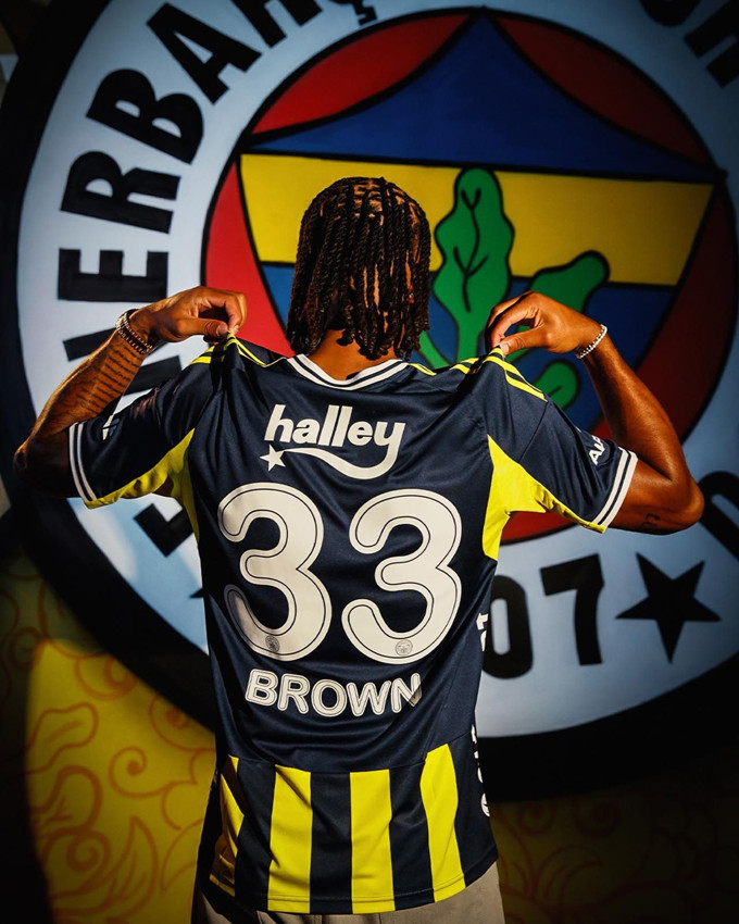 Fenerbahçe'nin yeni transferi imzayı attı: Archie Brown, Fenerbahçe'de - Resim: 3