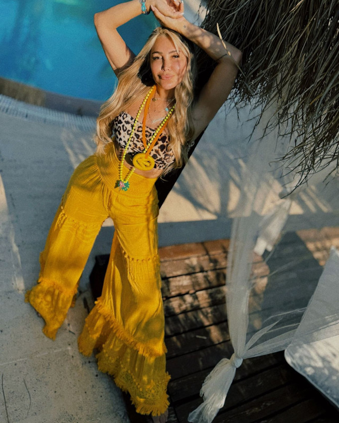 Yonca Evcimik'ten ''62 yaşımda olduğuma kim inanır'' pozlarına devam - Resim: 2