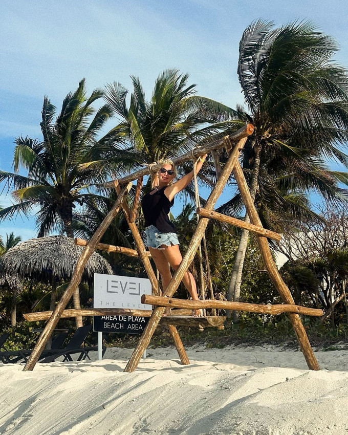 Yonca Evcimik'ten ''62 yaşımda olduğuma kim inanır'' pozlarına devam - Resim: 3