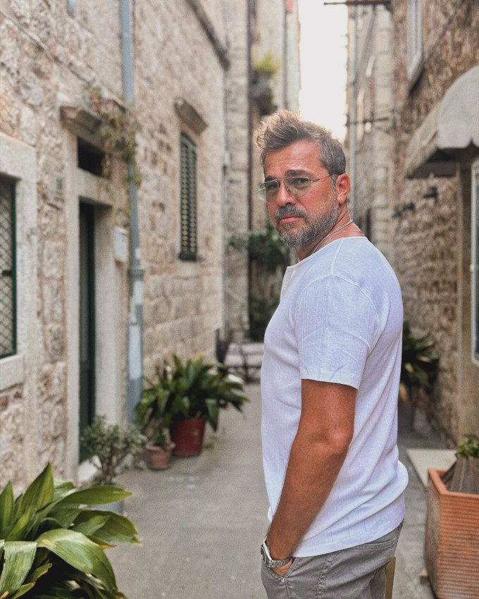 Engin Altan Düzyatan ailesiyle birlikte Türkiye'yi neden terk ettiklerini açıkladı - Resim: 1