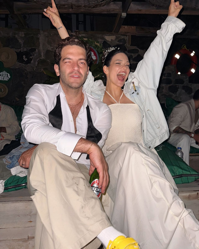 Evlendiği gün hamile olduğunu açıklayan güzel oyuncu Beste Kökdemir anne oldu - Resim: 2