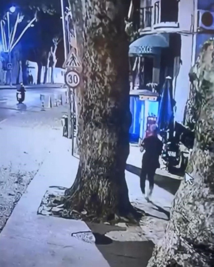 İstanbul'un ''molotofçu'' saldırganı kamerada: İki iş yerine molotof attı - Resim: 2