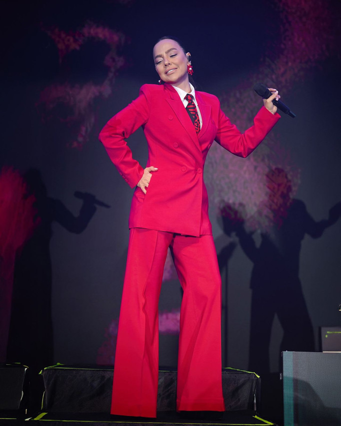 Yeni imajıyla ''boşanmak yaramış'' dedirten güzel şarkıcıdan estetik itirafı - Resim: 2