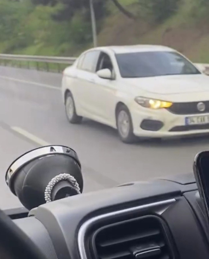 İstanbul trafiğinin göbeğinde ters yön canavarı kamerada - Resim: 3