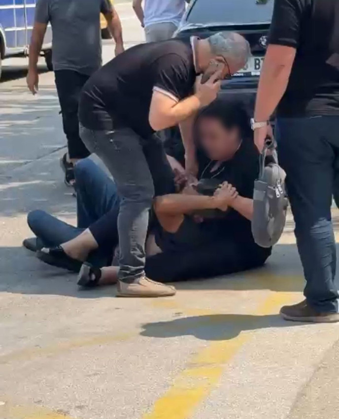 Eski eşi kocasını yol ortasında evire çevire dövdü - Resim: 1