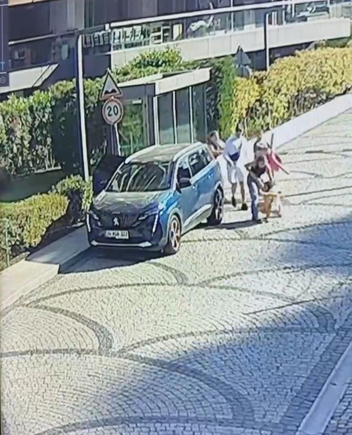Bu nasıl anne! Çocuğu yaka paça araca bindirip kaçırdılar - Resim: 3