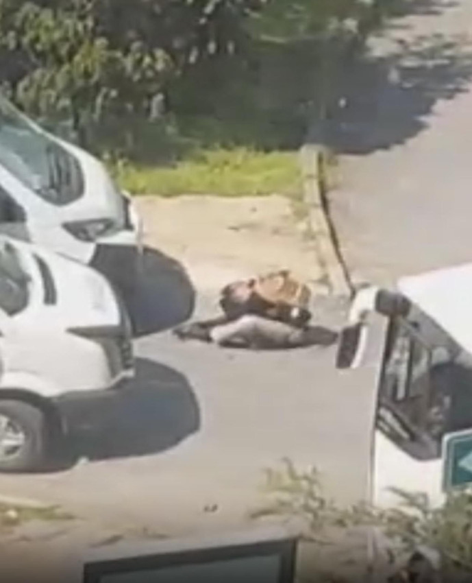 İsrail Konsolosluğu önünde saldırganların etkisiz hale getirildiği anlar kamerada - Resim: 3