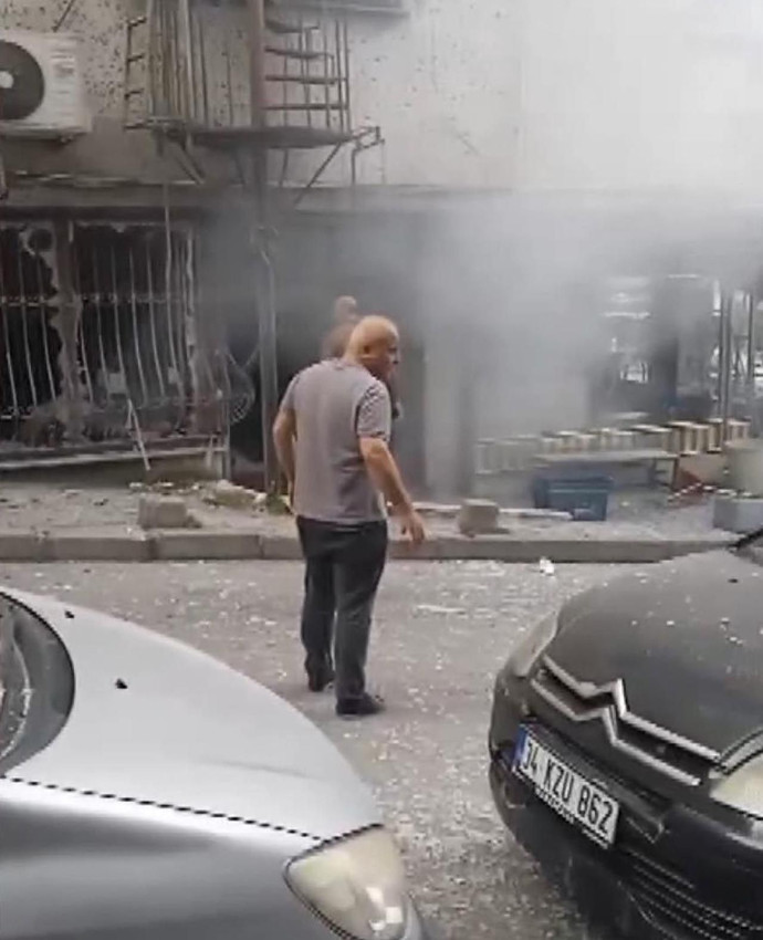 İstanbul'da patlama: Ortalık bir anda savaş alanına döndü - Resim: 1