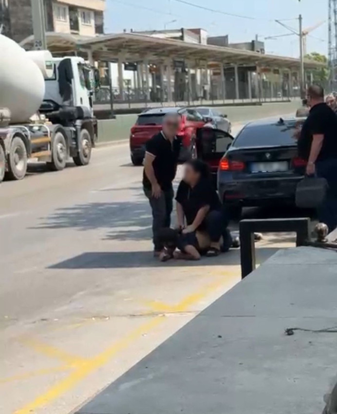 Eski eşi kocasını yol ortasında evire çevire dövdü - Resim: 2