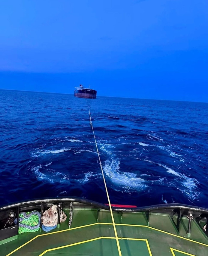 Karadeniz'de İDA'lar tarafından vurulan petrol gemisinin son hali ortaya çıktı - Resim: 2