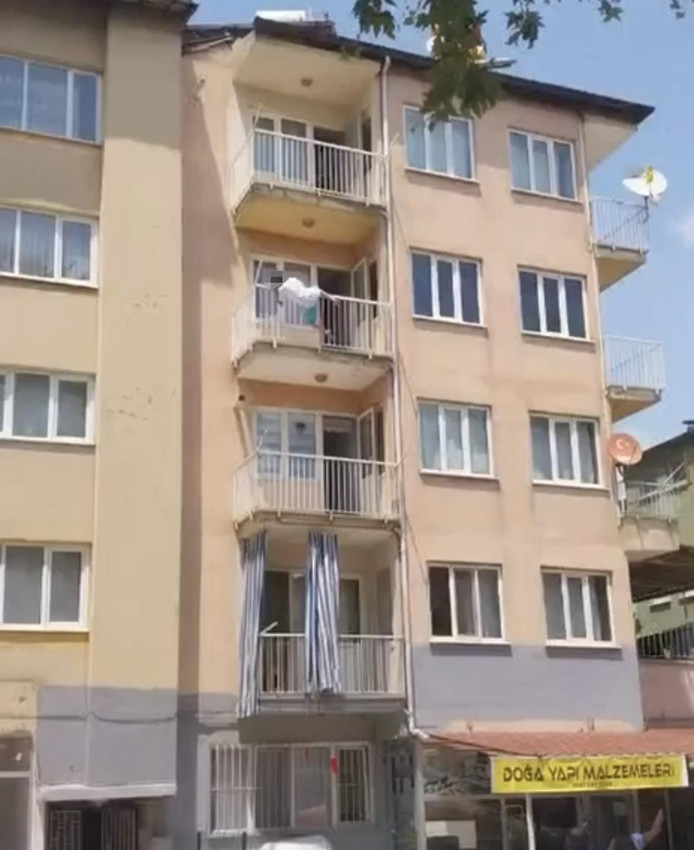Yarı çıplak sokağa çıkan kadını polis eve gönderdi, sonrası korkunç! - Resim: 3
