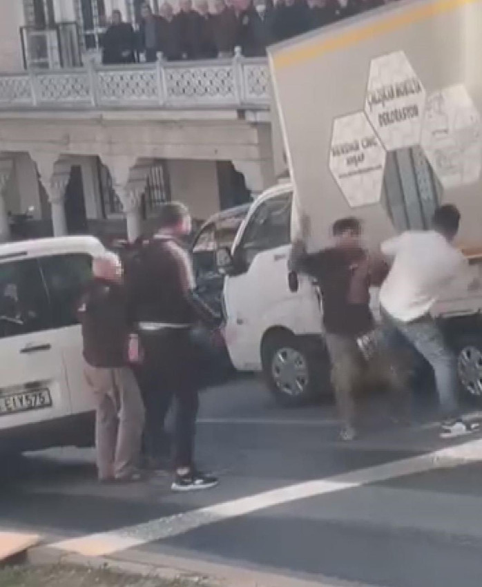 İstanbul'da eli bıçaklı trafik magandası dehşet saçtı - Resim: 3
