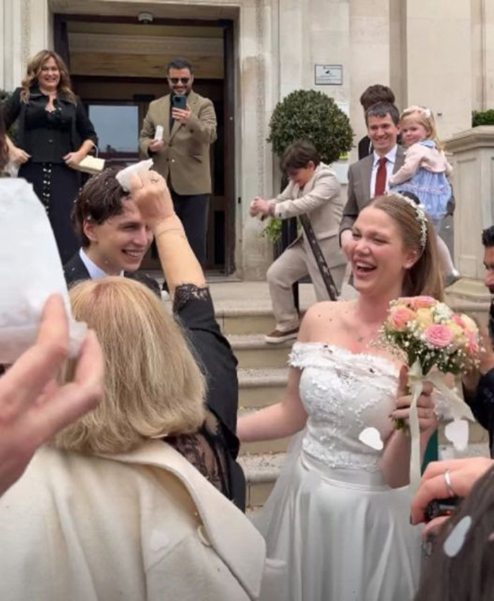 Türkiye'yi terk eden güzel oyuncu İngiltere'de nikah masasına oturdu - Resim: 4