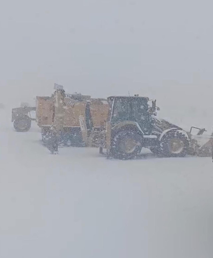 Türkiye'nin doğusunda kara kış kendini gösterdi: Her yer bembeyaz! - Resim: 1