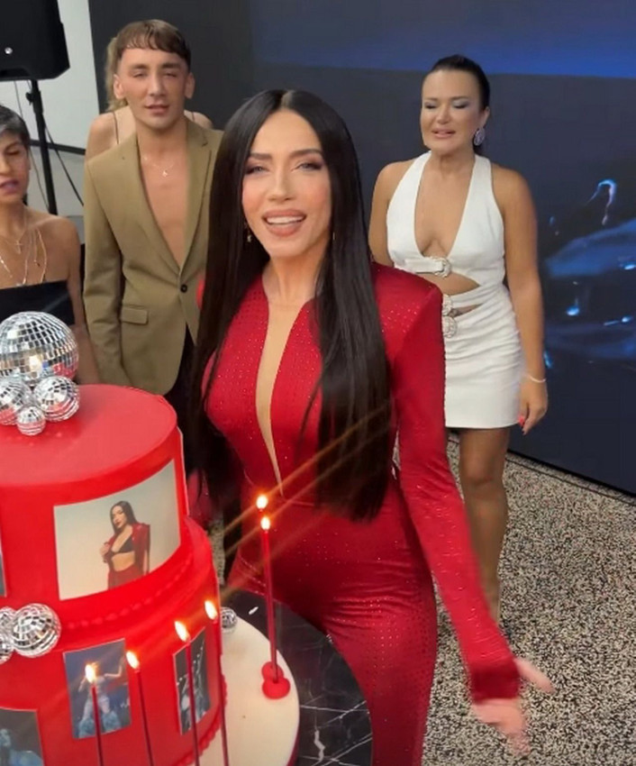 Burcu Güneş'in 50. yaş kutlaması olay oldu - Resim: 1