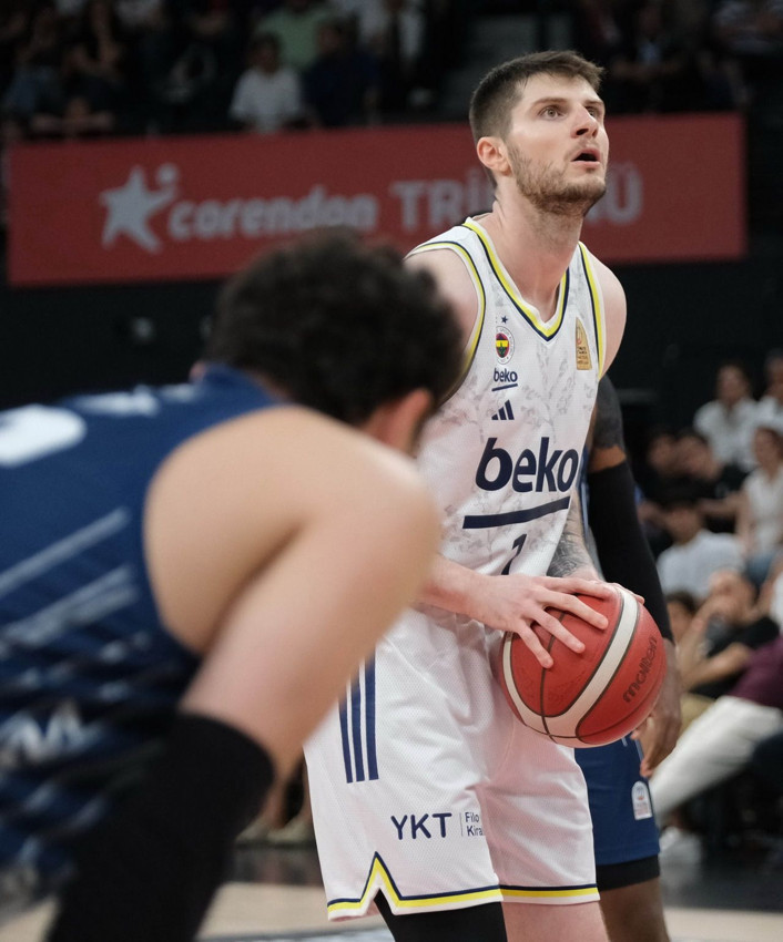 Fenerbahçe Beko, Anadolu Efes'i uzatmada 102-93 yenerek finale yükseldi . - Resim: 2