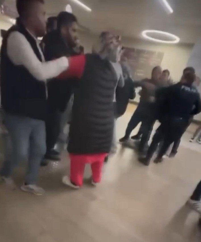 Hasta yakınları birbirine girdi; çok sayıda gözaltı var - Resim: 1