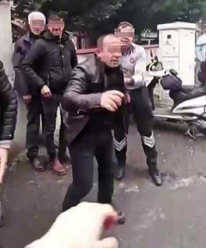 İstanbul'da motokurye ile cemaat birbirine girdi - Resim: 4