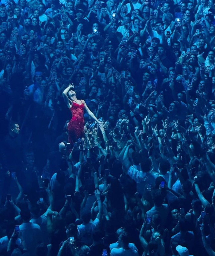 İstanbul'da yer yerinden oynayacak: Dua Lipa Galatasaray için geliyor! - Resim: 1