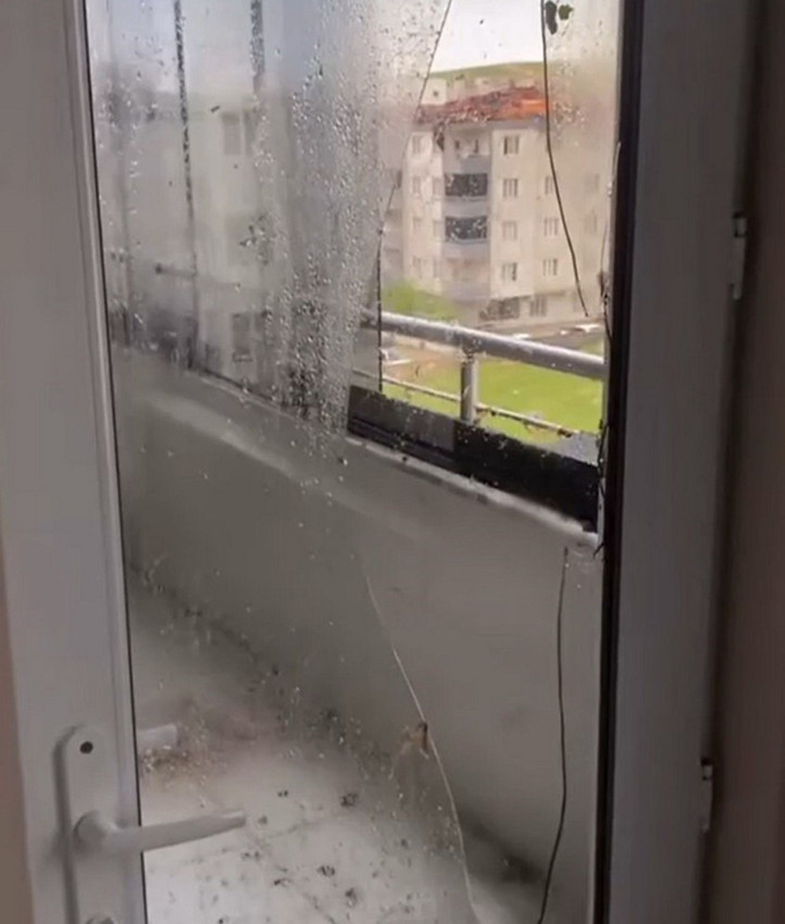 Şiddetli yağış çatı uçurdu, o sözler yürekleri dağladı: ''Senin gibi müteahhidin...'' - Resim: 3