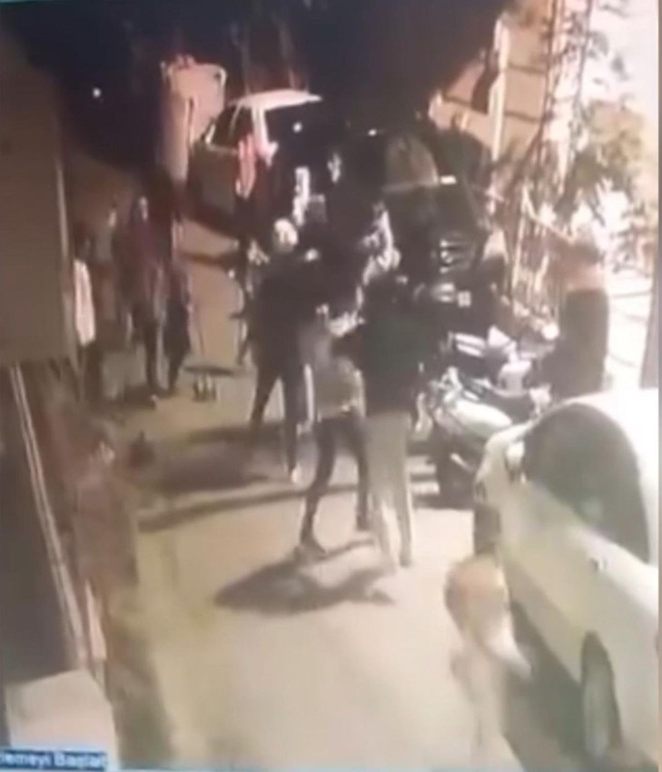 Oğlunun darbedildiğini öğrenen baba silahla ateş açtı - Resim: 1