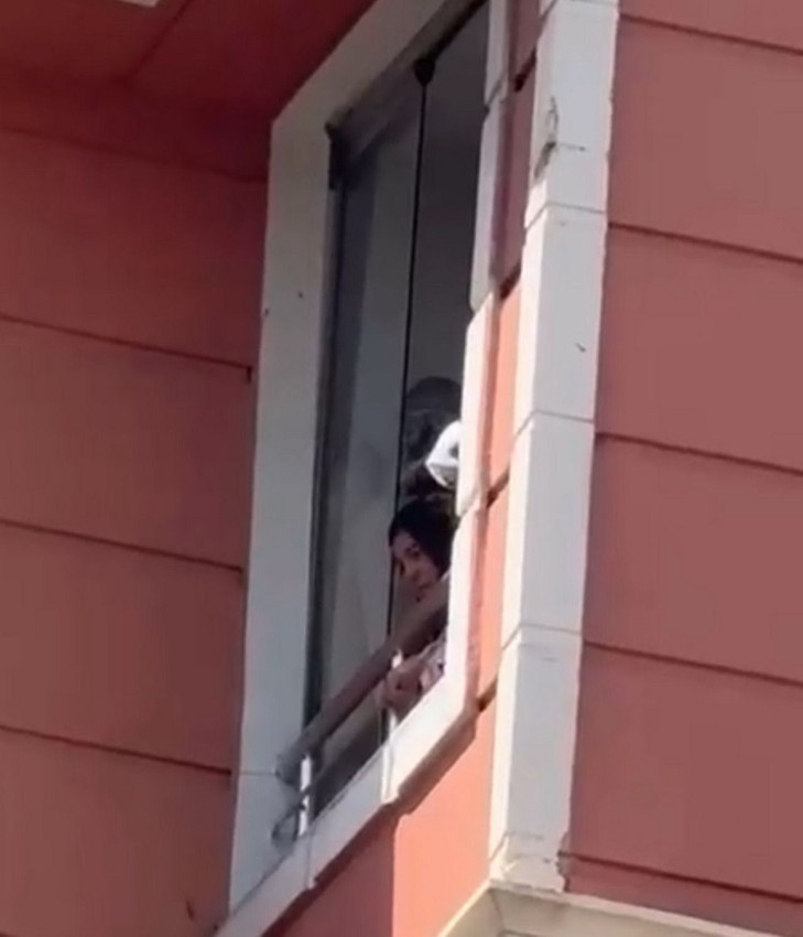 7 katlı binada can pazarı: 5 kişi yangında mahsur kaldı - Resim: 2