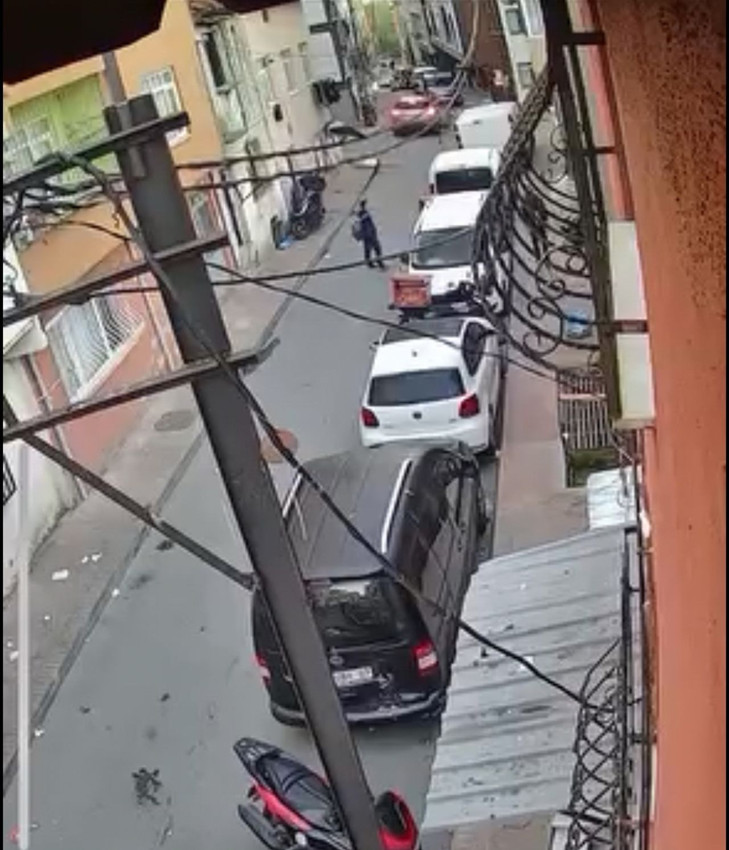 İstanbul'da 13 yaşındaki 2 çocuğun tartışması kanlı bitti: Sokak ortasında bıçakladı - Resim: 2