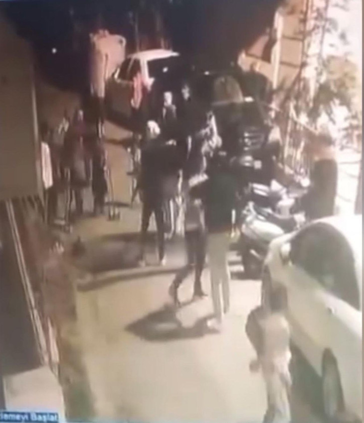 Oğlunun darbedildiğini öğrenen baba silahla ateş açtı - Resim: 3