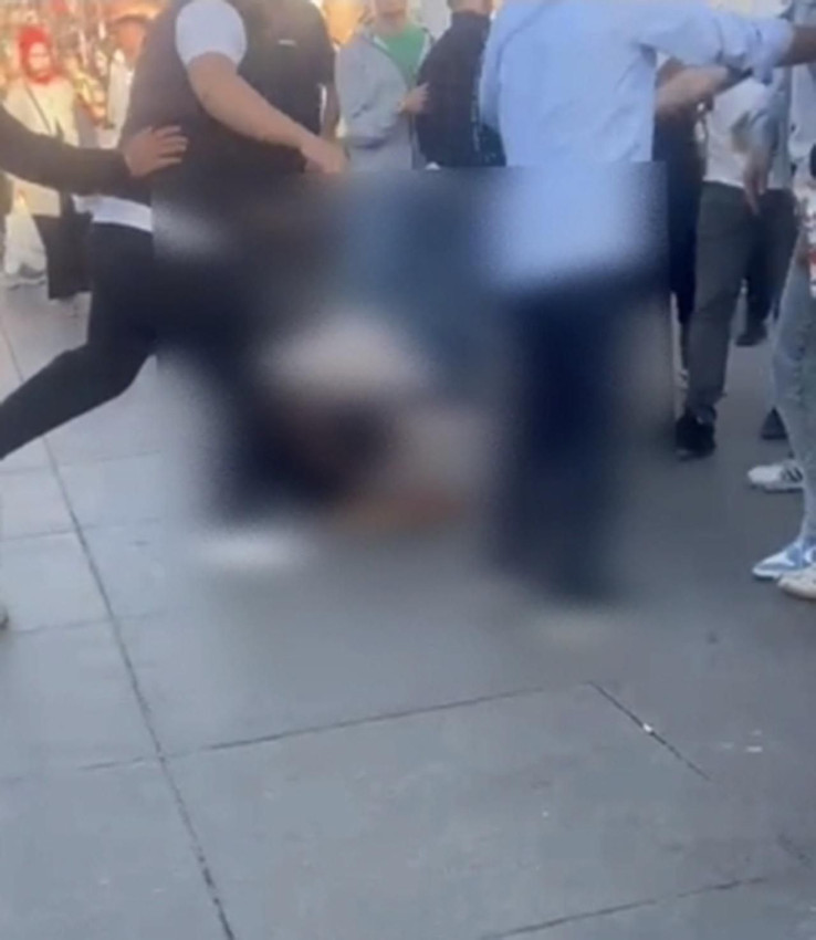 Bakırköy meydanında tacizciye linç girişimi! Yere yatırıp tekmelediler - Resim: 4