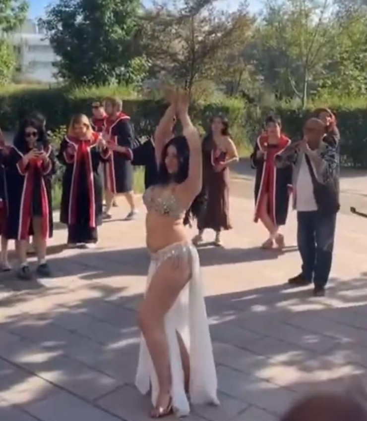 ODTÜ'de dansözlü mezuniyet töreni olay oldu - Resim: 1