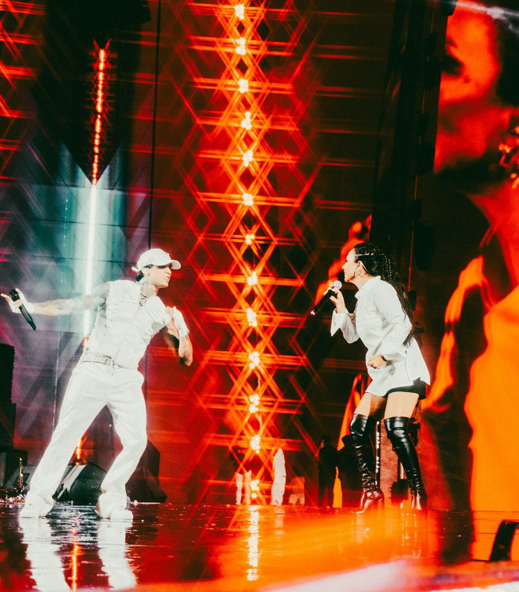 Sahneye UFO ile inen Rapçi Çakal maganda kurşununun hedefi oldu - Resim: 4