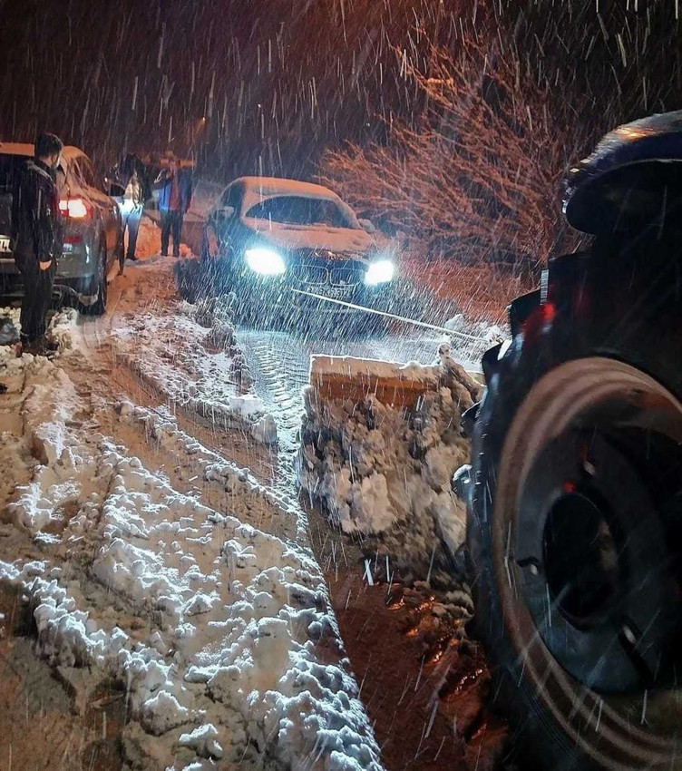 Yoğun kar yağışı ve tipi bastırdı; ulaşım felç oldu! - Resim: 3
