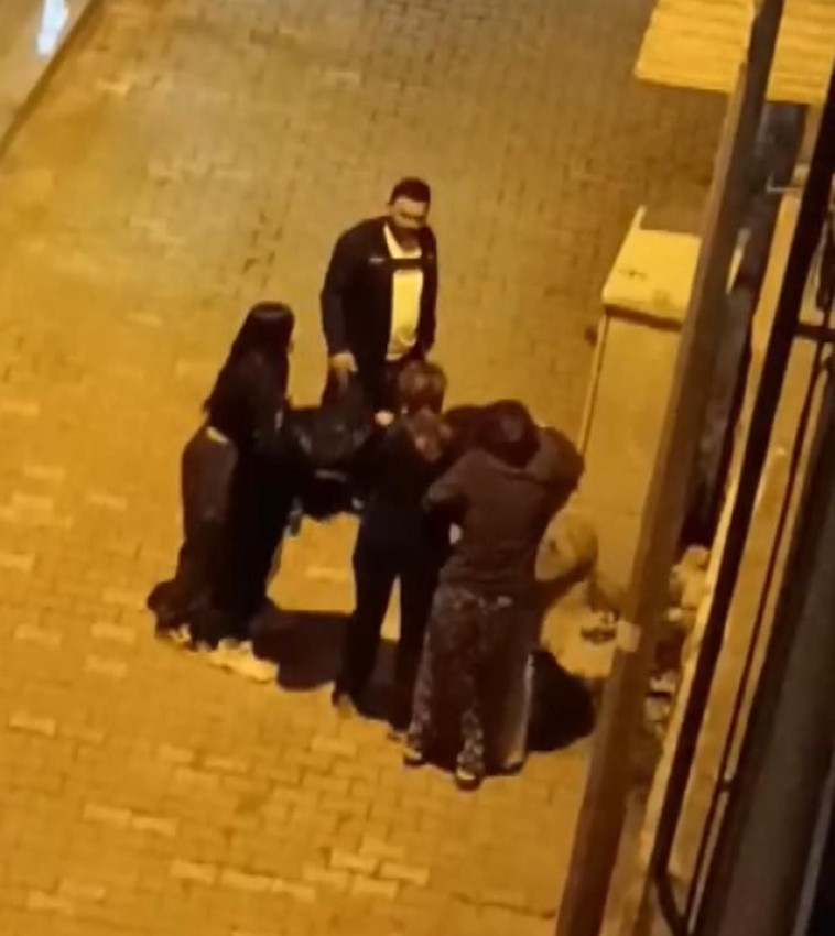 İki genç kızın kavgası mahalleyi ayağa kaldırdı - Resim: 4