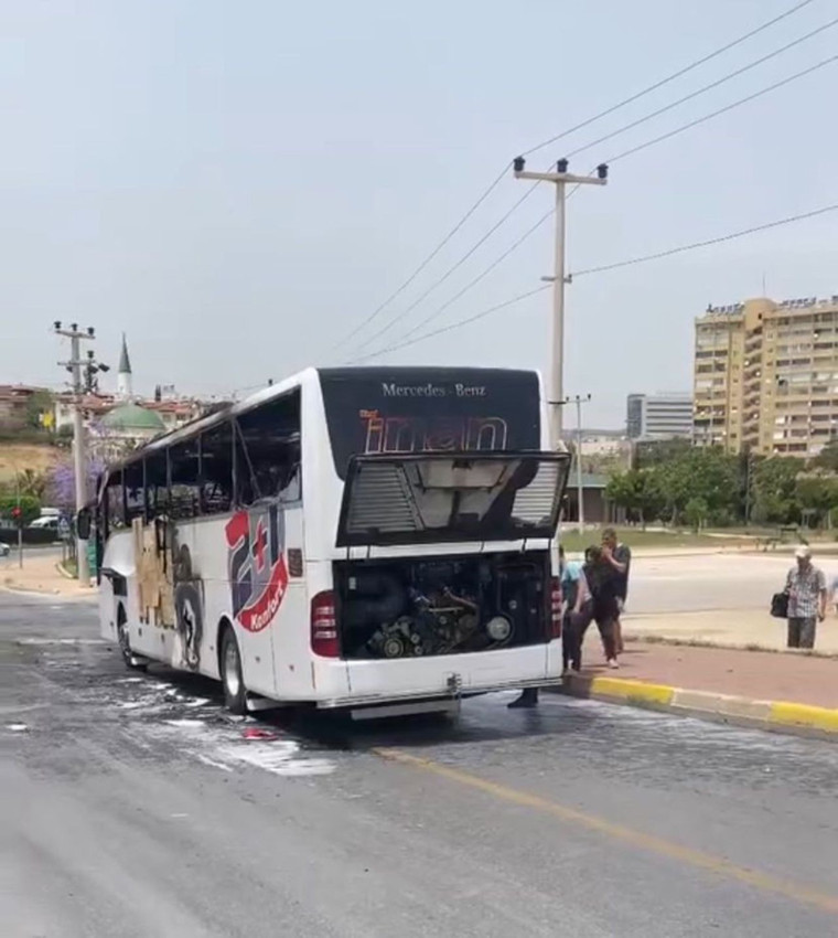 Yolcu otobüsü alev aldı, yolcular son anda tahliye edildi - Resim: 2