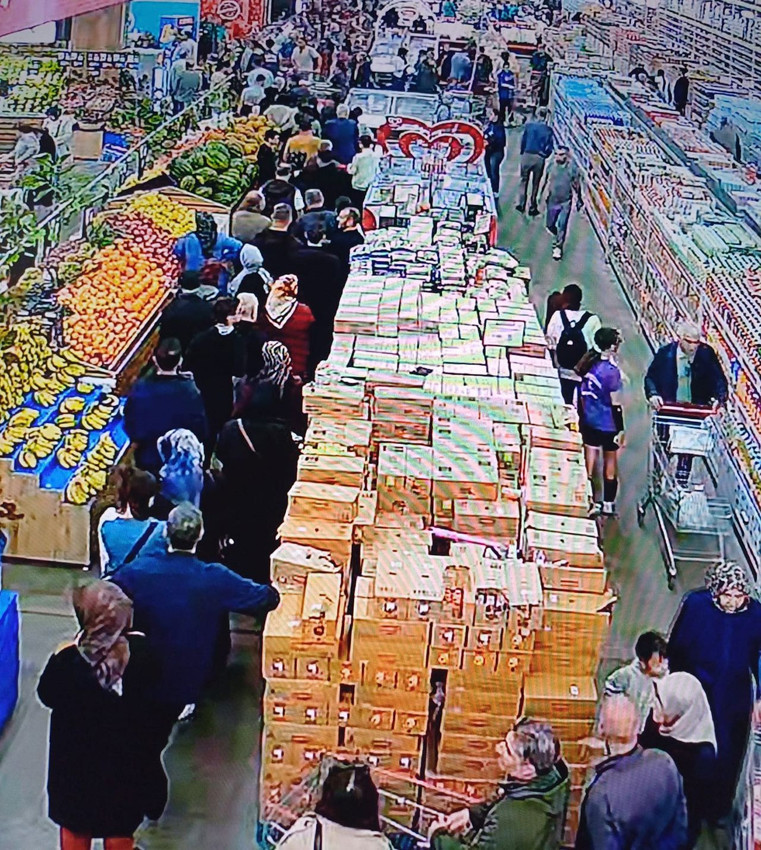 İstanbul'da ucuza hamsi izdihamı - Resim: 3