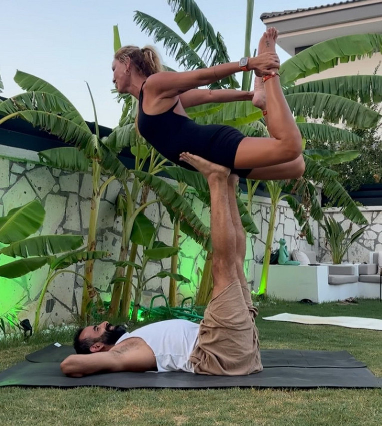 Kameranın önünde yoga şov yapan Pınar Altuğ'a çirkin taciz! - Resim: 3