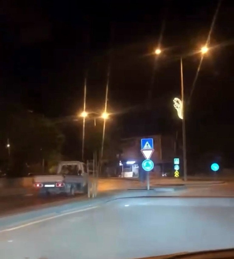 Al sana bir tane daha... Ters yönde ve sol şeritteki trafik teröristi kamerada - Resim: 3