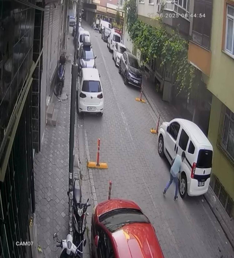 Elinde bıçakla sokak sokak dolaşıp araçların lastiklerini patlattı - Resim: 3